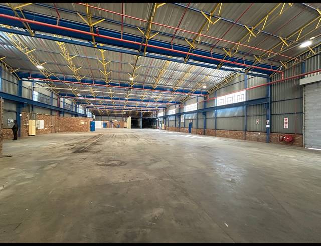 1,969M² WAREHOUSE TO LET IN CLAYVILLE